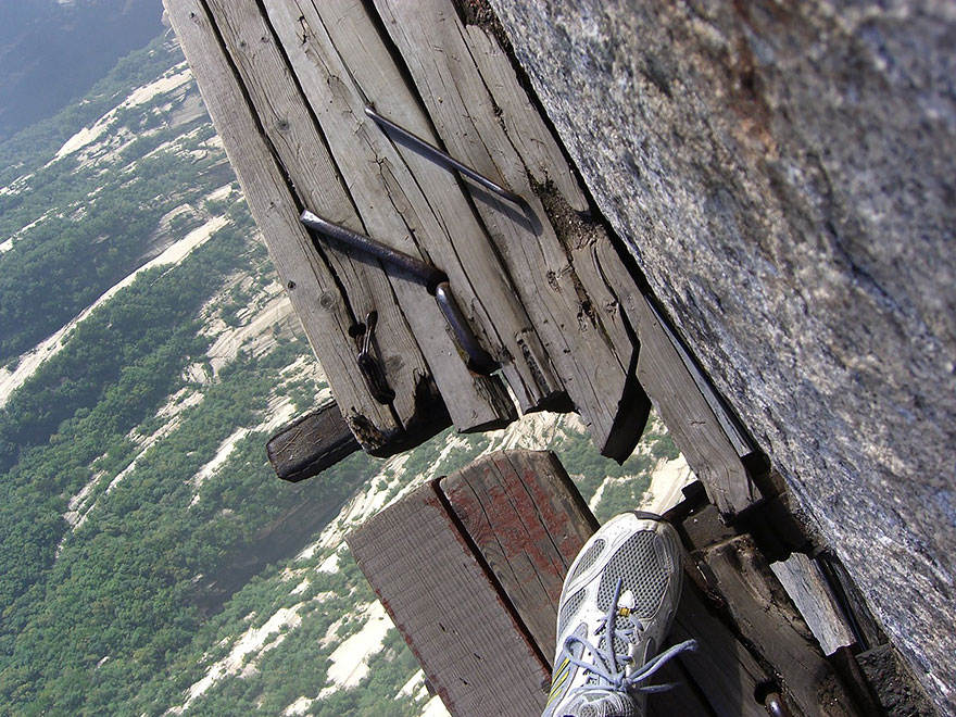 hiking trail huashan mountain china 12