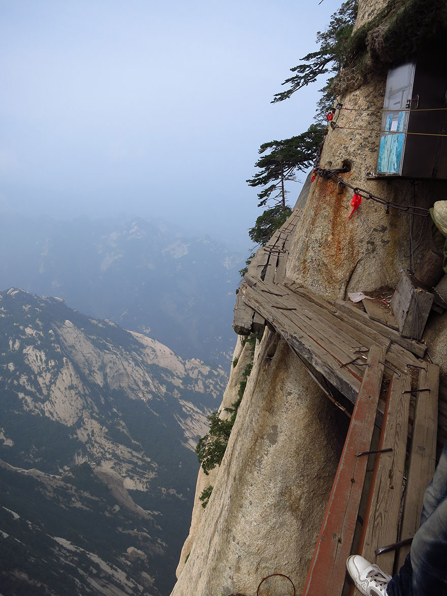 hiking trail huashan mountain china 13