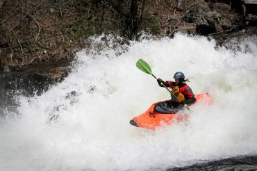 White water kayaking Drag Creek Ontario