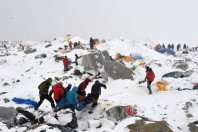 Monut Everest snijena lavina posle zemljotresa