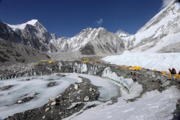 zemljotres u Nepalu pokrenuo lavinu na Everestu