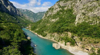 kanjon moraca crna gora reka 1000x555