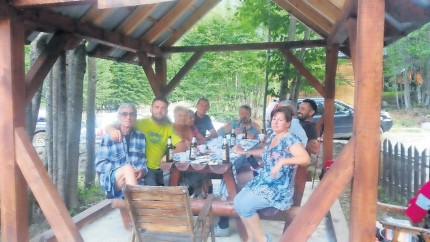 Panayotov i Georgieva sa Kosticem Culaficem i planinarima