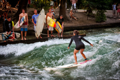 Munich River Surfing Eisbach 04