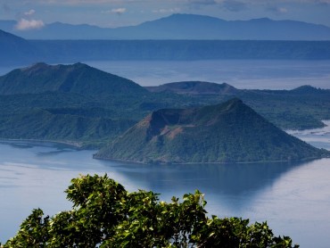 taal lake philippines luzon
