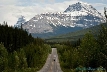 stunning mountain views along columbia icefields parkway